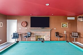 Renovated River Home Hot Tub Sauna Game Room