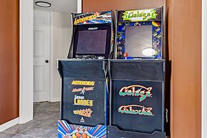 Renovated River Home Hot Tub Sauna Game Room