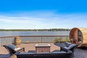 Renovated River Home Hot Tub Sauna Game Room