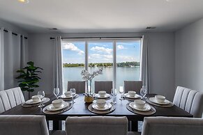 Renovated River Home Hot Tub Sauna Game Room