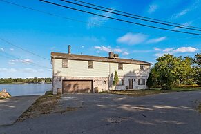 Renovated River Home Hot Tub Sauna Game Room