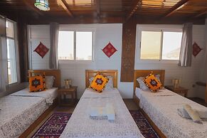 BLUERINA CAMP HOSTEL
