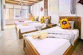 BLUERINA CAMP HOSTEL