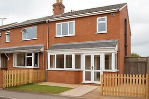 Prime 4BR Reading House & Free Parking