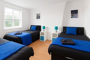 Prime 4BR Reading House & Free Parking