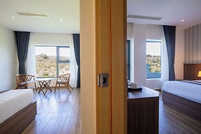 UMI-PQ hotel