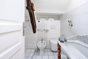 Comfortable 1BR in Latin Quarter