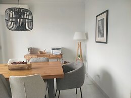Apartment - Sleeps 4 - Pool - Balcony - Parking