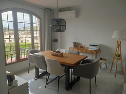 Apartment - Sleeps 4 - Pool - Balcony - Parking