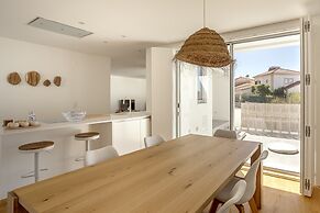 Ericeira Modern Bright With Pool by Homing