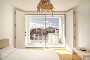 Ericeira Modern Bright With Pool by Homing