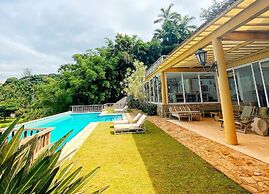 Red Beach Mansion