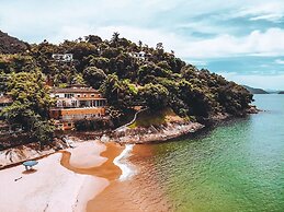 Red Beach Mansion