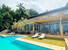 Red Beach Mansion