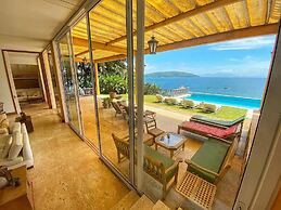 Red Beach Mansion
