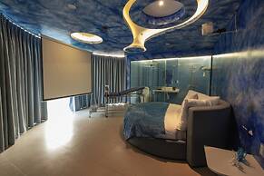 Love in the Atlantis Hotel