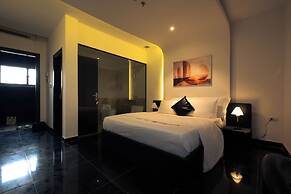 Love in the Atlantis Hotel