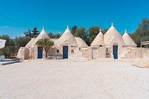 Trulli Scacciapensieri con Piscina
