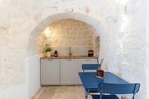 Trulli Scacciapensieri con Piscina