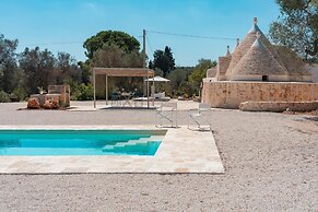 Trulli Scacciapensieri con Piscina