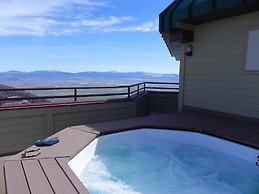 Owner-Managed Ridge Tahoe Studio