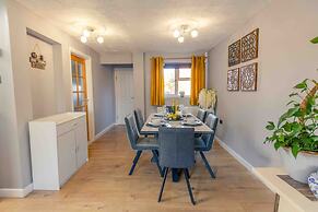 House - Sleeps 8 - Pet Friendly - Garden - Parking