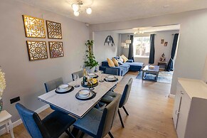 House - Sleeps 8 - Pet Friendly - Garden - Parking
