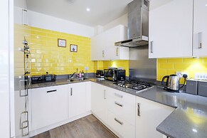 Foxherne 6 Bed & 3 Bath Serviced Hse -20