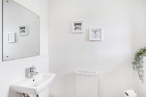 Foxherne 6 Bed & 3 Bath Serviced Hse -20