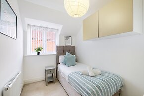 Foxherne 6 Bed & 3 Bath Serviced Hse -20