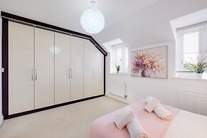 Foxherne 6 Bed & 3 Bath Serviced Hse -20