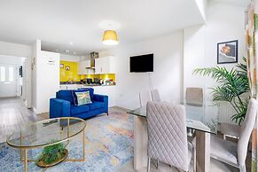 Foxherne 6 Bed & 3 Bath Serviced Hse -20