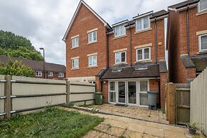 Foxherne 6 Bed & 3 Bath Serviced Hse -20