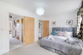 Foxherne 6 Bed & 3 Bath Serviced Hse -20