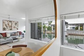 Cairns Tropical Bliss Swim In - Out Apt
