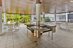 Cairns Tropical Bliss Swim In - Out Apt