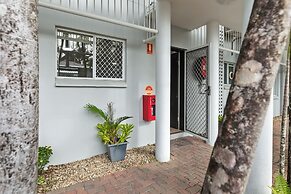 Cairns Tropical Bliss Swim In - Out Apt