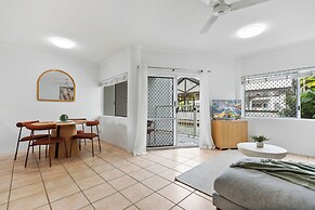 Cairns Tropical Bliss Swim In - Out Apt