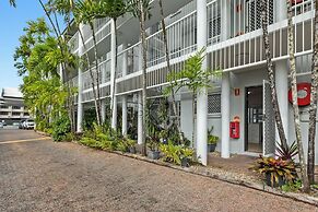 Cairns Tropical Bliss Swim In - Out Apt