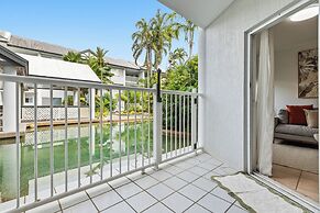 Cairns Tropical Bliss Swim In - Out Apt