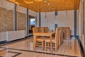 Xenious White House Eco Resort