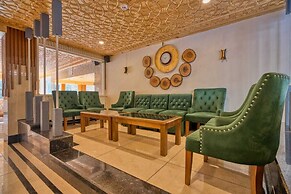 Xenious White House Eco Resort