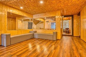 Xenious White House Eco Resort