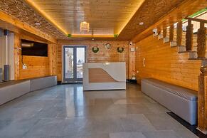Xenious White House Eco Resort