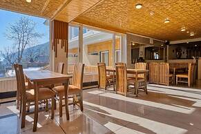 Xenious White House Eco Resort