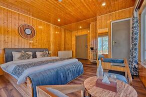 Xenious White House Eco Resort
