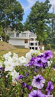 Xenious White House Eco Resort