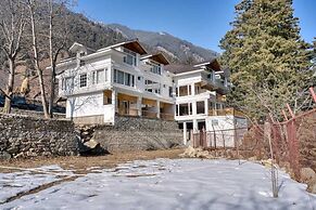 Xenious White House Eco Resort