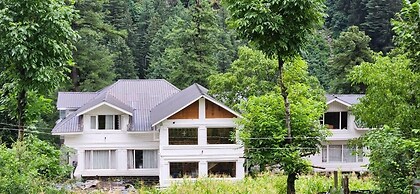 Xenious White House Eco Resort