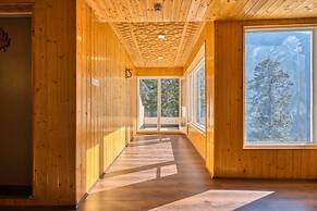 Xenious White House Eco Resort